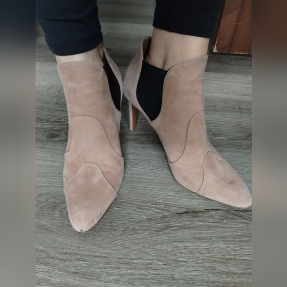 Alaia Elegant Suede Tan Women's Heeled Ankle Boots - Picture 10 of 16